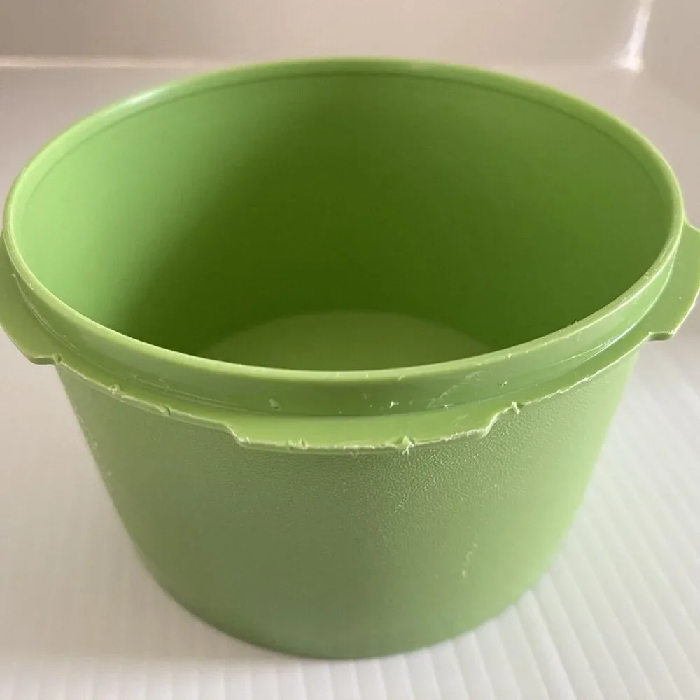 Tupperware Avocado Green Servalier Canister Container 1298-16 Vintage